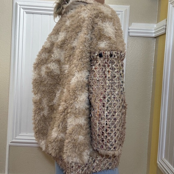 Women's Beige and Brown Textured Coat - Picture 6 of 10